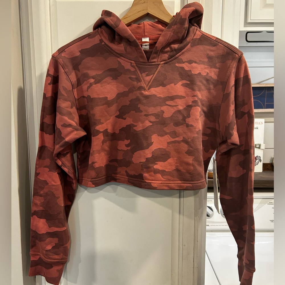 Lululemon All Yours Cropped Hoodie
Heritage 365 Camo Brier Rose Multi